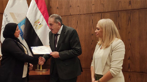 الوكيل يوزع شهادات خريجي البرامج التدريبية لاخصائي الموارد البشرية